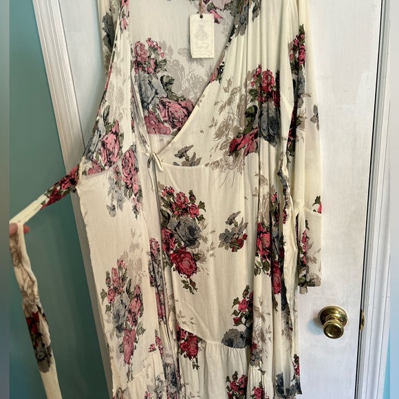 NWT Easel Cream Floral Maxi Wrap Dress, Women’s L - Picture 3 of 6